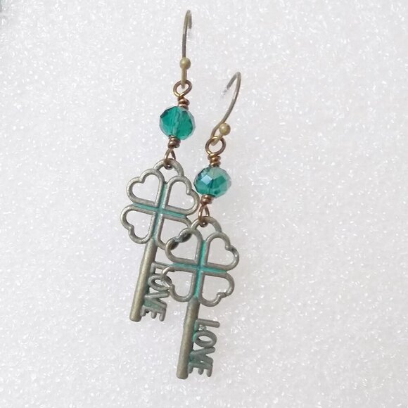 🎁☃️❄️ $10 Stocking Stuffers!!! Sweet! 4 Leaf Clover & Love Key Earrings! - Picture 4 of 6
